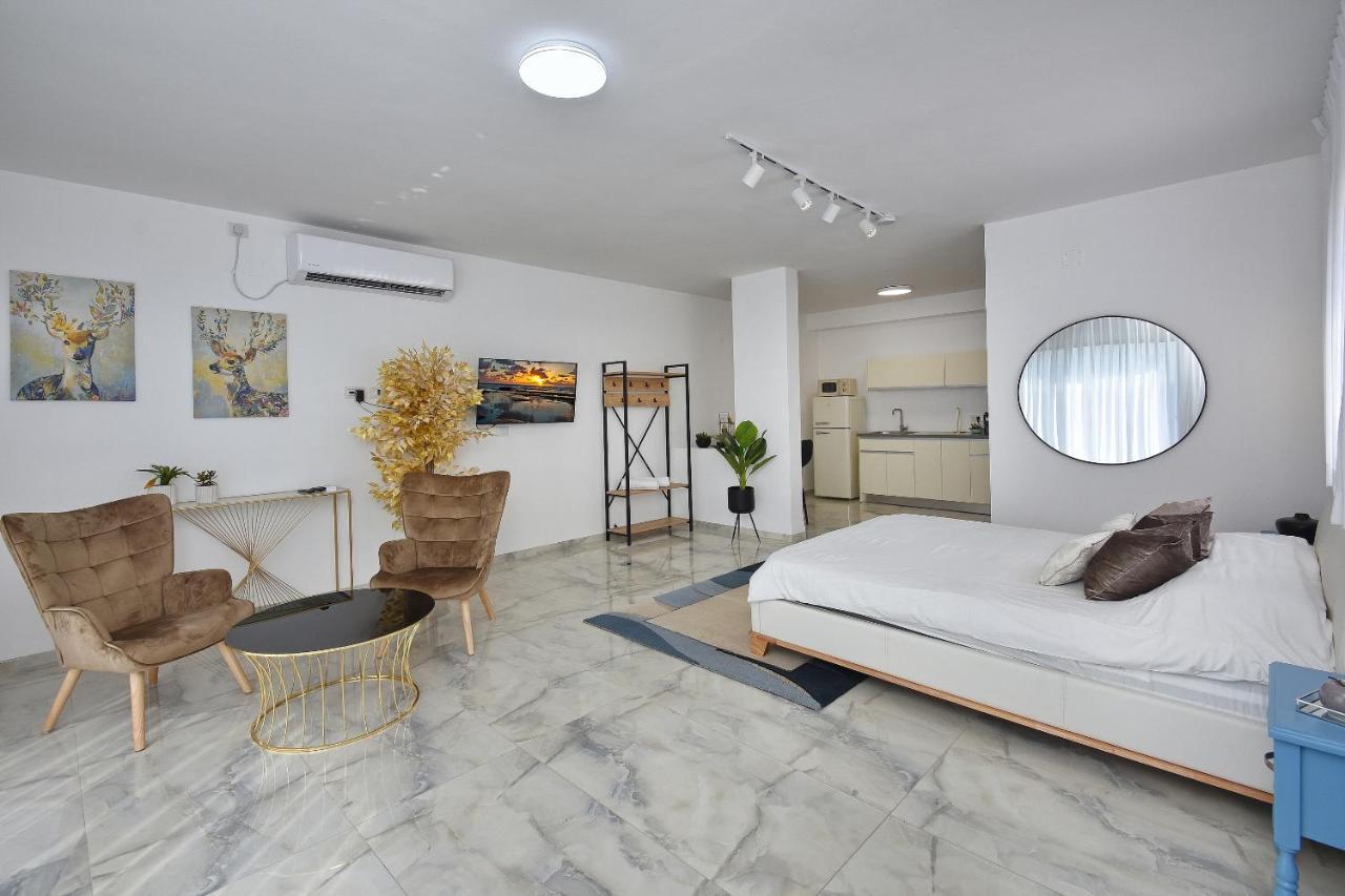 Ferienwohnung הסויטות של פולי Manot Exterior foto
