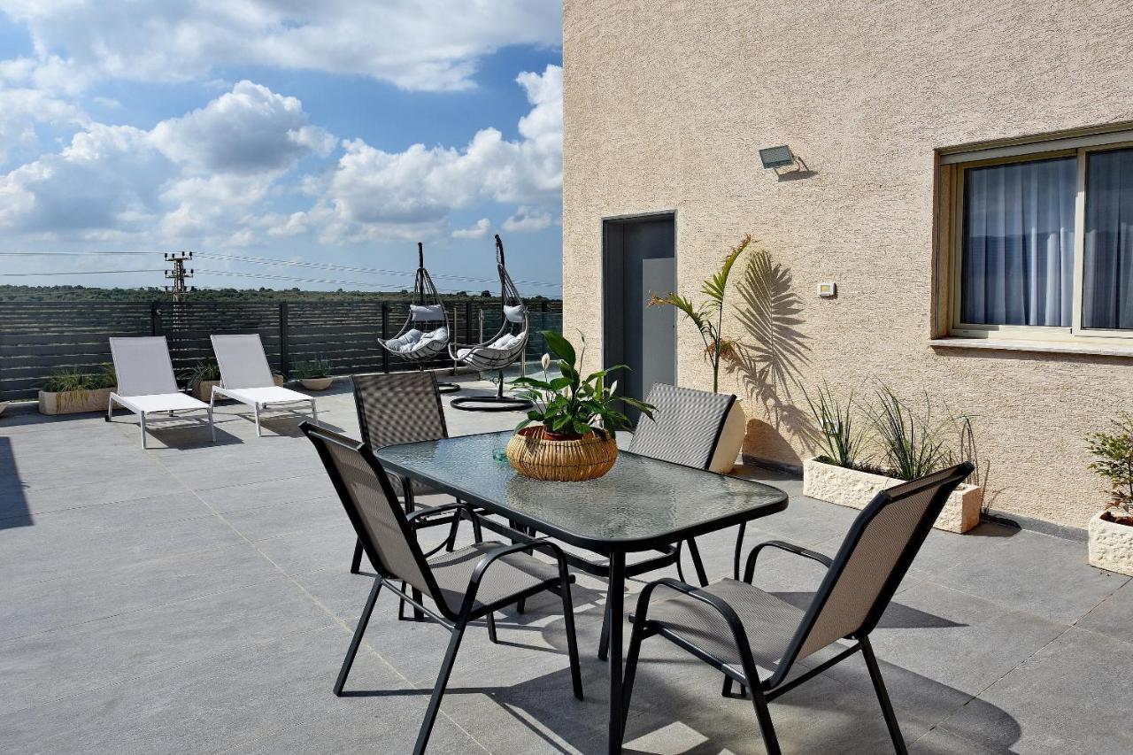 Ferienwohnung הסויטות של פולי Manot Exterior foto